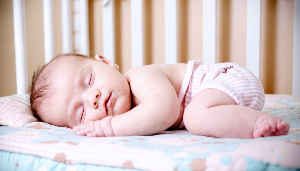 découvrez des astuces et conseils efficaces pour aider votre bébé à mieux dormir la nuit et retrouver des nuits paisibles pour toute la famille.